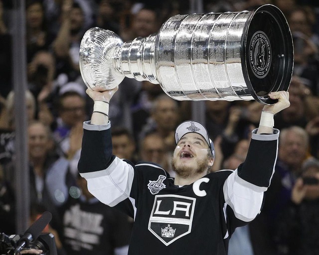 Les Kings de Los Angeles retirent officiellement le maillot n°23